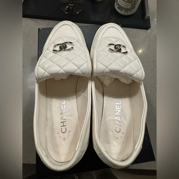 Chanel Women's Turnlock White Loafers size 41 - Picture 8 of 9